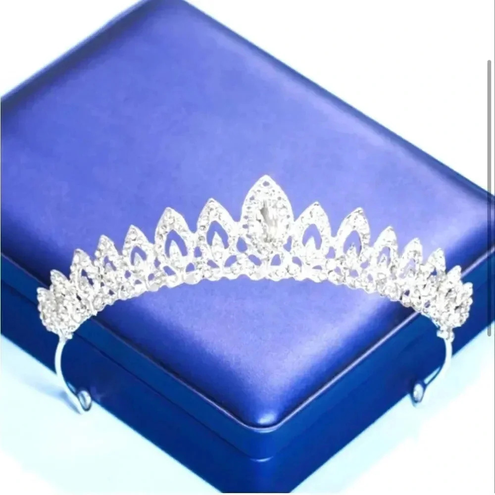 Crystal Wedding Rhinestone Tiara - Picture 4 of 5